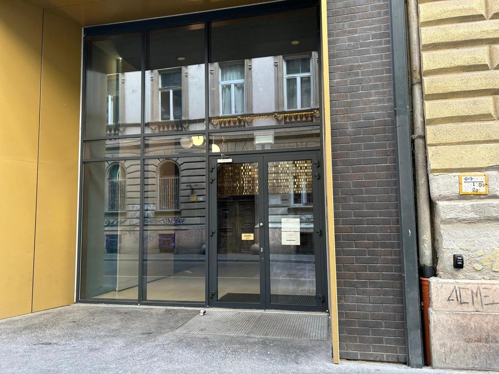 Comfort Court Apartment - Free Parking, Balcony Budapest Ngoại thất bức ảnh